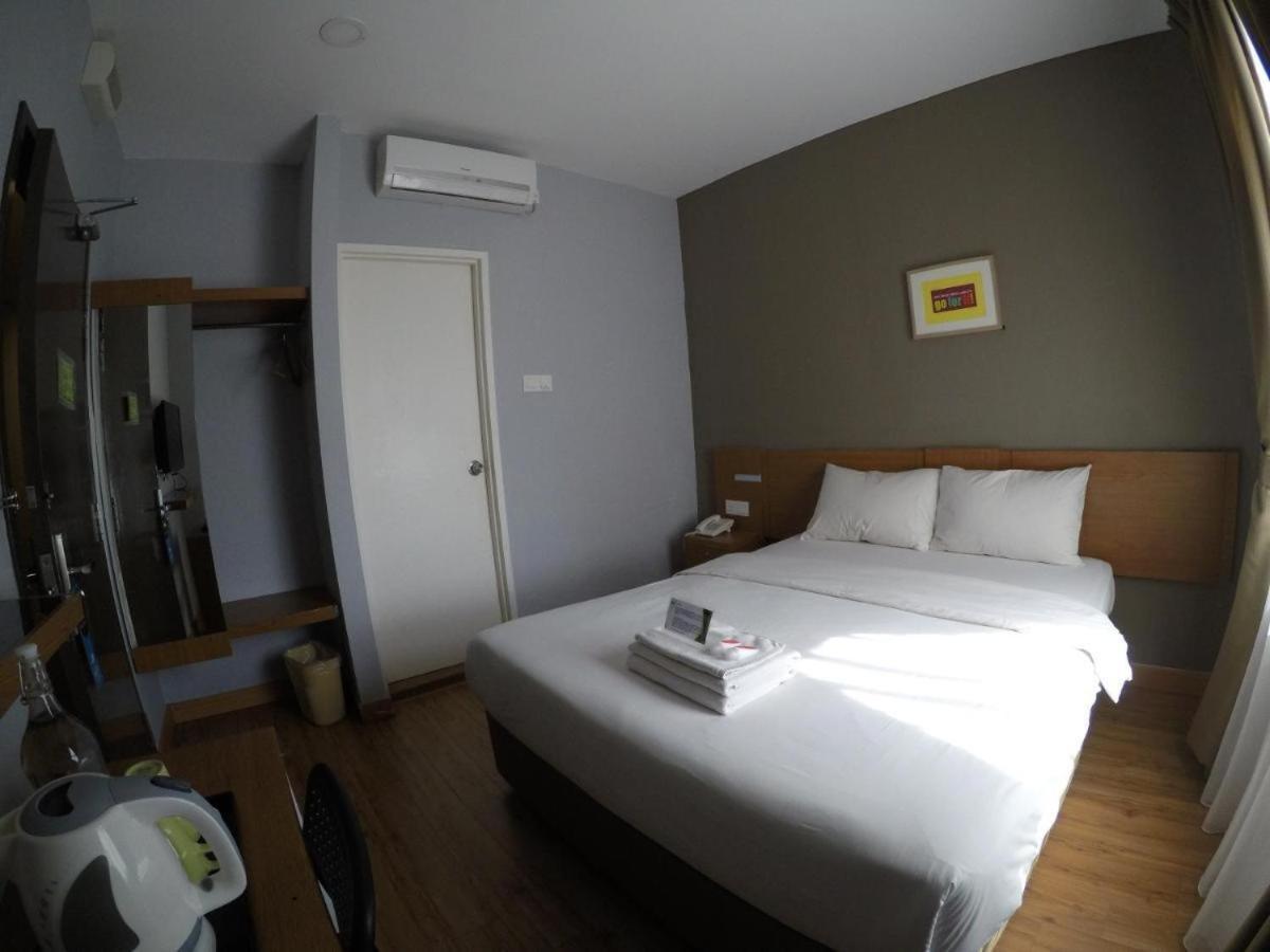Golden Leaf Boutique Hotel Nusa Idaman Formerly Known As Ariana Hotel Johor Bahru Bagian luar foto
