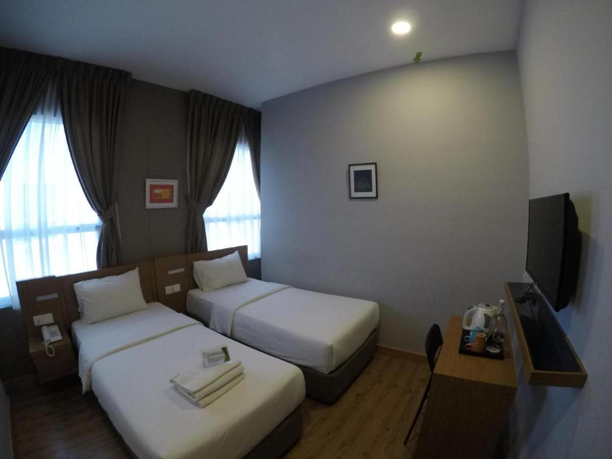 Golden Leaf Boutique Hotel Nusa Idaman Formerly Known As Ariana Hotel Johor Bahru Bagian luar foto