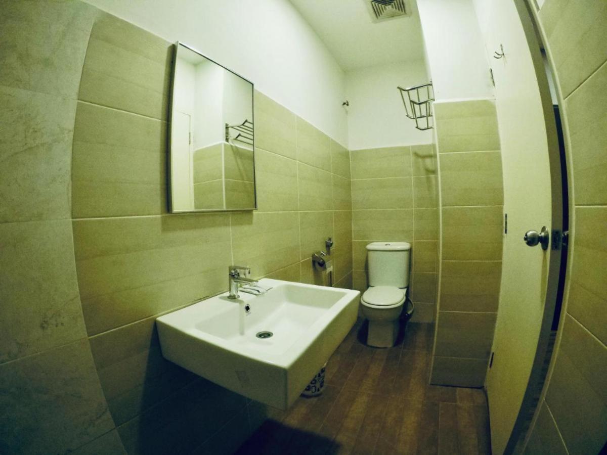 Golden Leaf Boutique Hotel Nusa Idaman Formerly Known As Ariana Hotel Johor Bahru Bagian luar foto