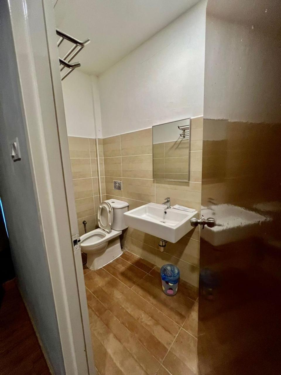 Golden Leaf Boutique Hotel Nusa Idaman Formerly Known As Ariana Hotel Johor Bahru Bagian luar foto