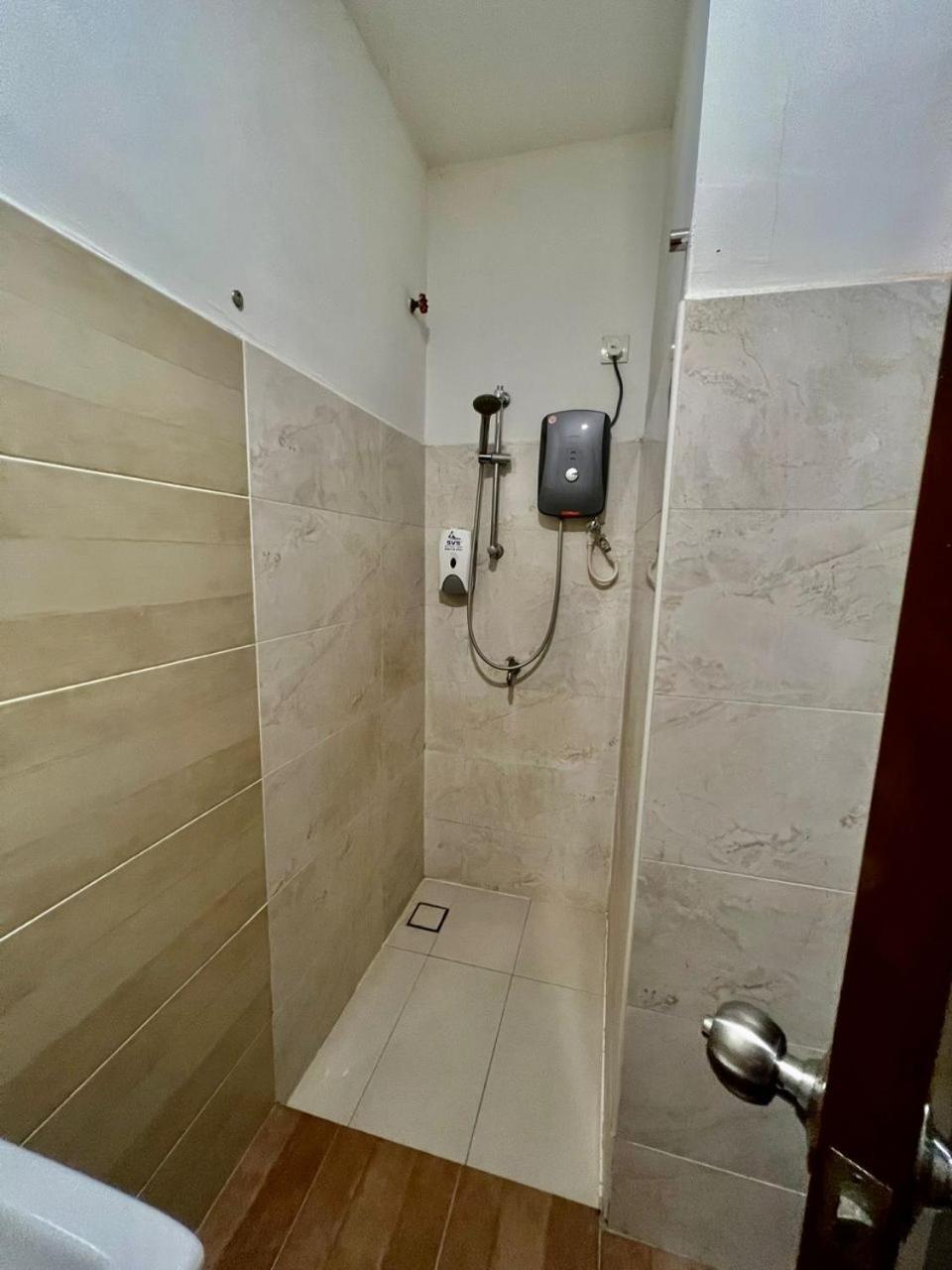 Golden Leaf Boutique Hotel Nusa Idaman Formerly Known As Ariana Hotel Johor Bahru Bagian luar foto