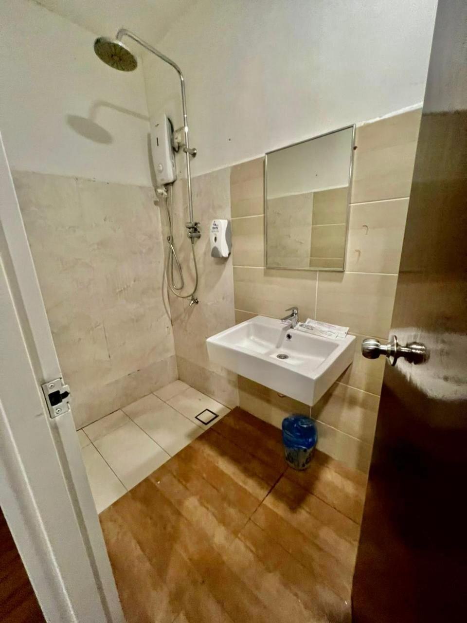 Golden Leaf Boutique Hotel Nusa Idaman Formerly Known As Ariana Hotel Johor Bahru Bagian luar foto