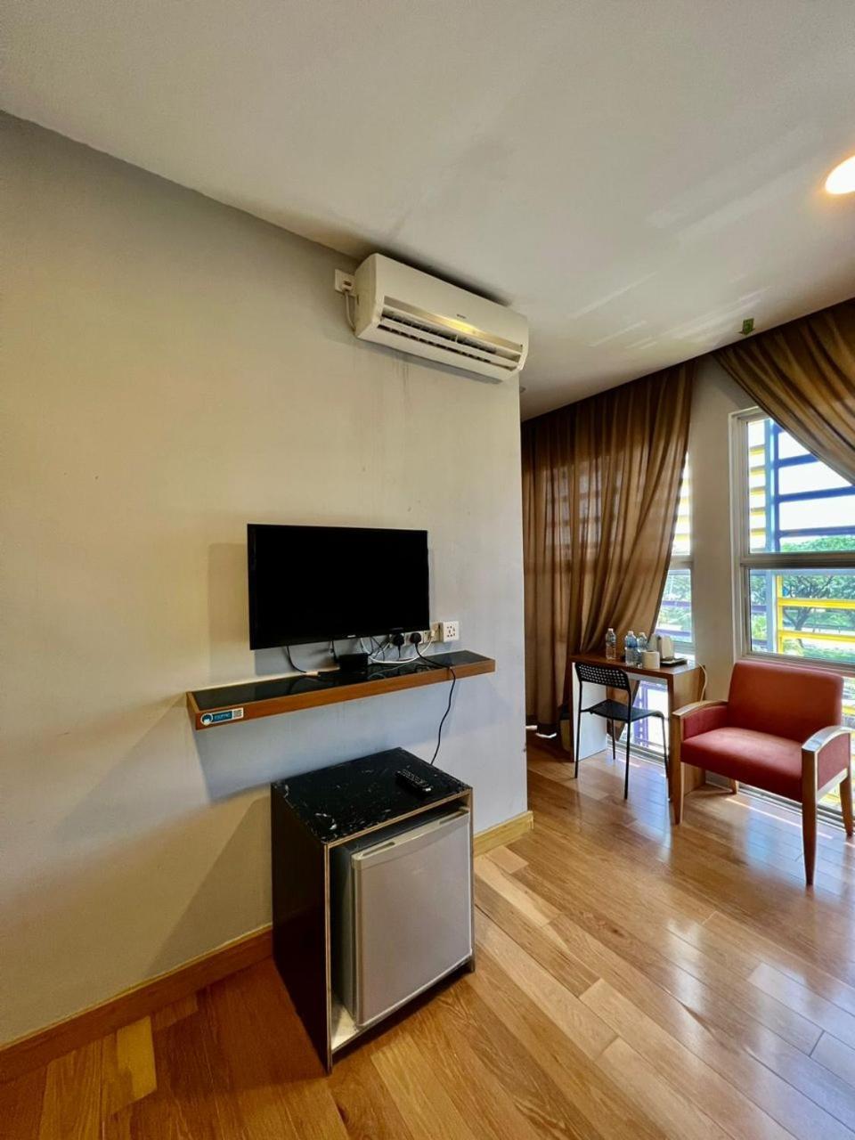 Golden Leaf Boutique Hotel Nusa Idaman Formerly Known As Ariana Hotel Johor Bahru Bagian luar foto