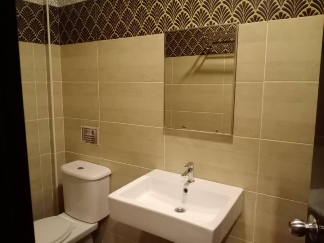Golden Leaf Boutique Hotel Nusa Idaman Formerly Known As Ariana Hotel Johor Bahru Bagian luar foto