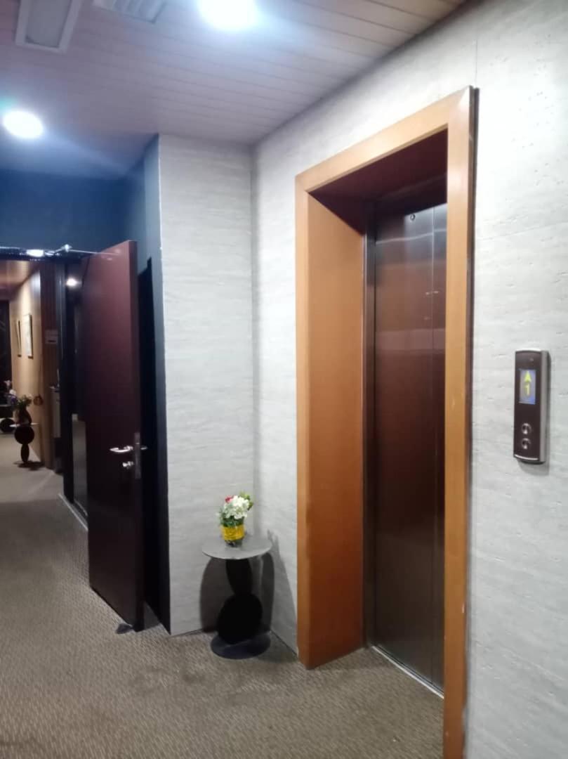Golden Leaf Boutique Hotel Nusa Idaman Formerly Known As Ariana Hotel Johor Bahru Bagian luar foto